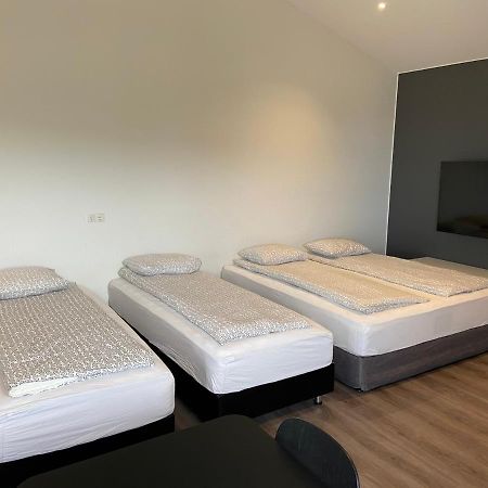 4 Person Room With Private Entrance And Bathroom Keflavik Bagian luar foto