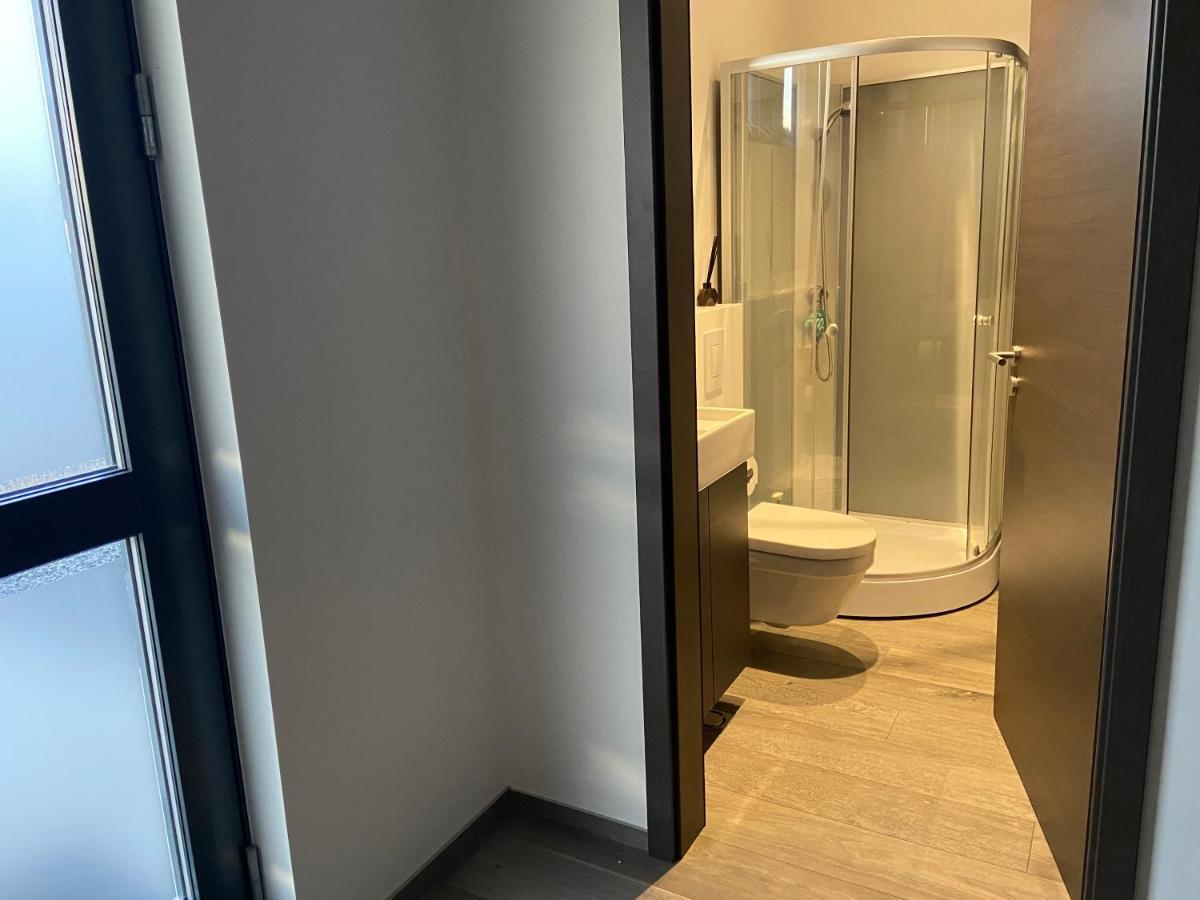 4 Person Room With Private Entrance And Bathroom Keflavik Bagian luar foto