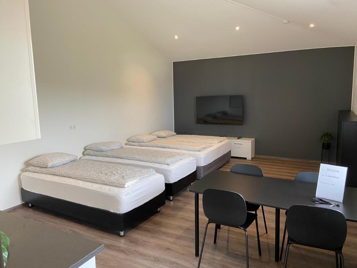 4 Person Room With Private Entrance And Bathroom Keflavik Bagian luar foto